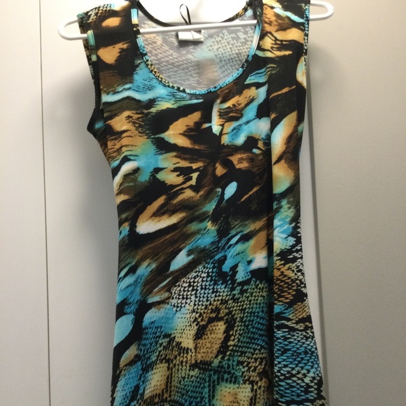 Lovely Ladies Top Made in Canada - Picture 1 of 7